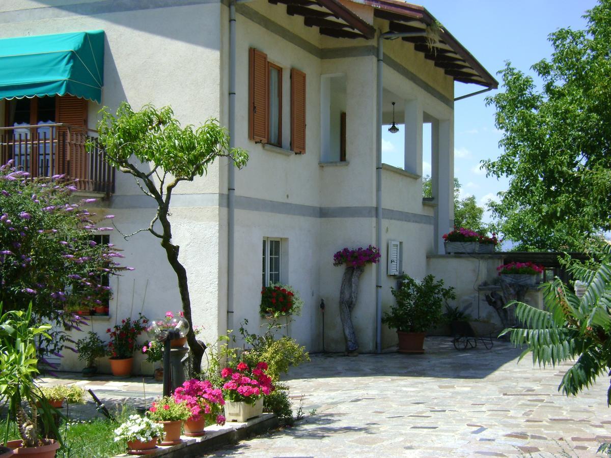 B&B La Mimosa Spello Buitenkant foto