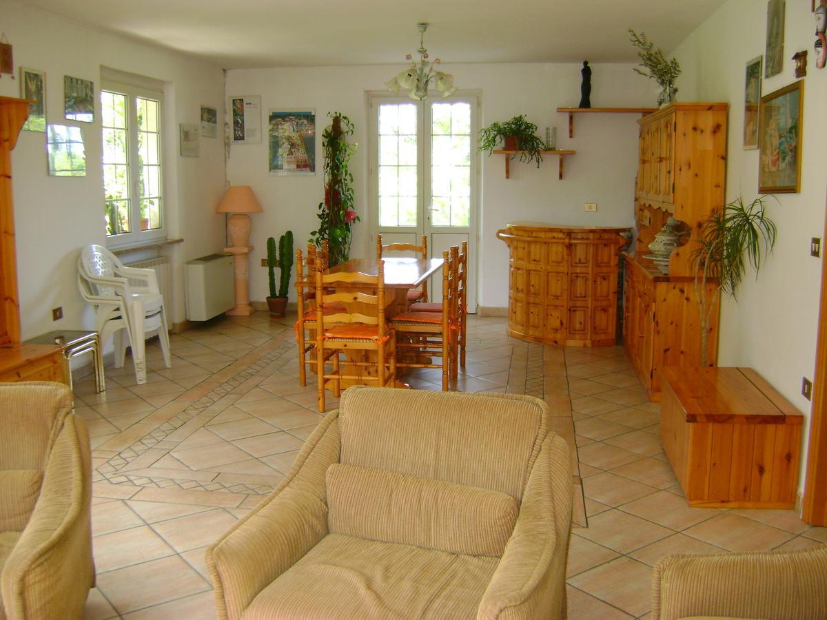 B&B La Mimosa Spello Buitenkant foto